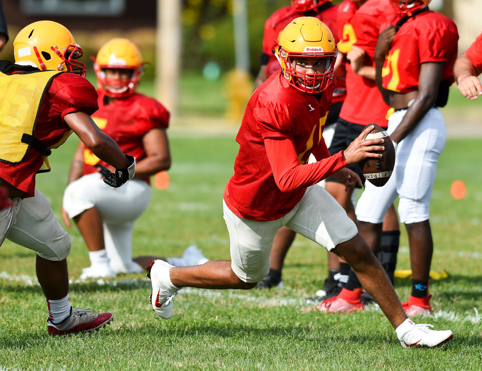 081919-mda-spt-rocky-football-040a.JPG